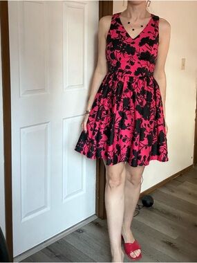 ELLE Red Black Floral Fit Flare Dress Size 4 Sleeveless V Neck